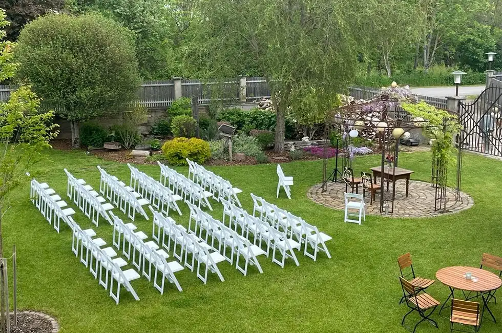 Außenbereich der Hochzeitslocation mit Übernachtungsmöglichkeit -Schleifmühle Rußheim Eventlocation